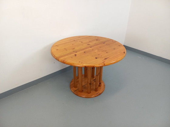 Image 1 of Table à manger ronde scandinave vintage style Rainer Daumiller en pin des années 60 70 avec rallonge