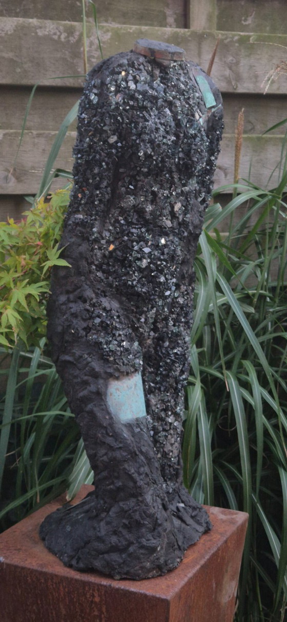 Shattered - sculpture of glass, cement and copper (photo 3 of 10)