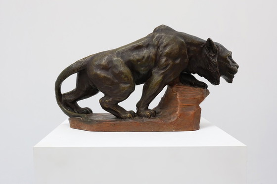 Image 1 of Grande statua in terracotta patinata raffigurante un leone, firmata Richard Aurili (1834–1914), Italia