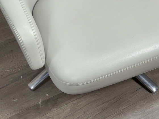 Image 1 of Vitra Grand Repos