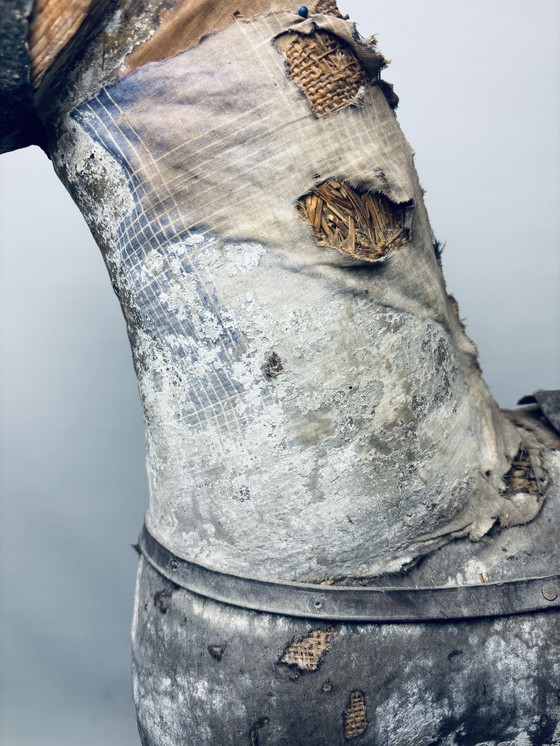 Image 1 of Antico cavallo da tiro in legno su slitta con rivestimento in tessuto e pelle – circa fine XIX/inizio XX secolo