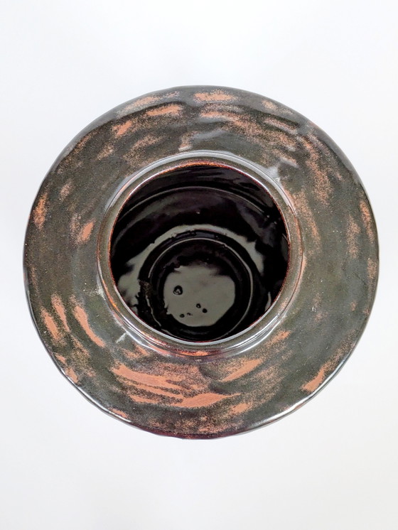 Image 1 of Recipiente de cerámica de mediados de siglo con tapa y rayas marrones y crema