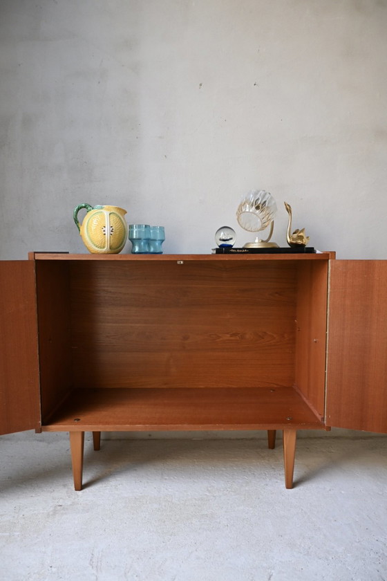Image 1 of Leuk strak teak fineer kastje uit de jaren 60/70