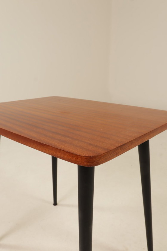 Image 1 of petite table basse vintage au design moderne des années 1970