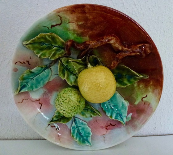 Image 1 of Décoration murale en relief de majolique française du XIXe siècle.