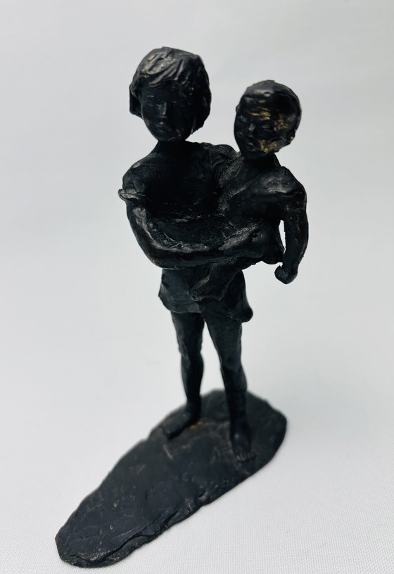 Image 1 of Raro set di 4 sculture in bronzo – Corry Ammerlaan – van Niekerk (CAN) incluse 2× ragazza con peluche