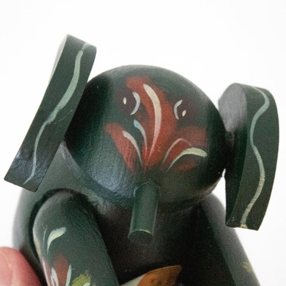 Image 1 of Statuetta di elefante in legno dipinta a mano, in stile olandese Hindeloopen.