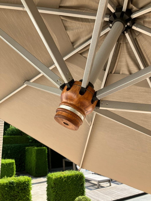 Borek - parasol à suspension libre