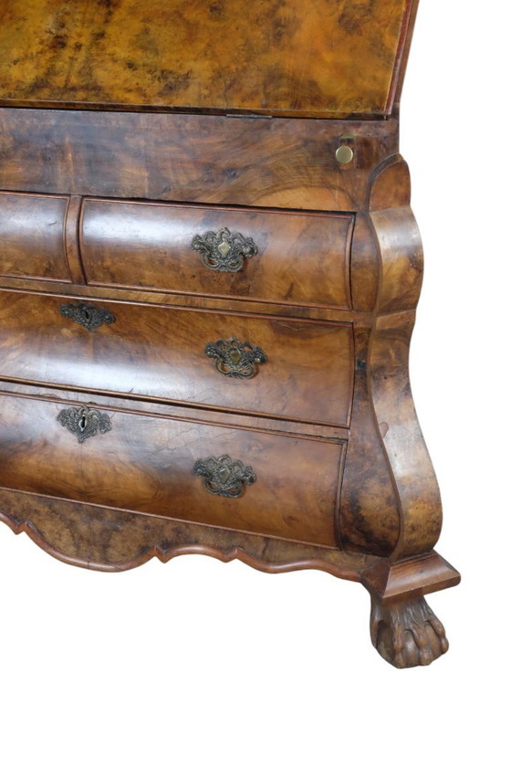 Image 1 of elegant 18th century desk with curb in burr walnut.