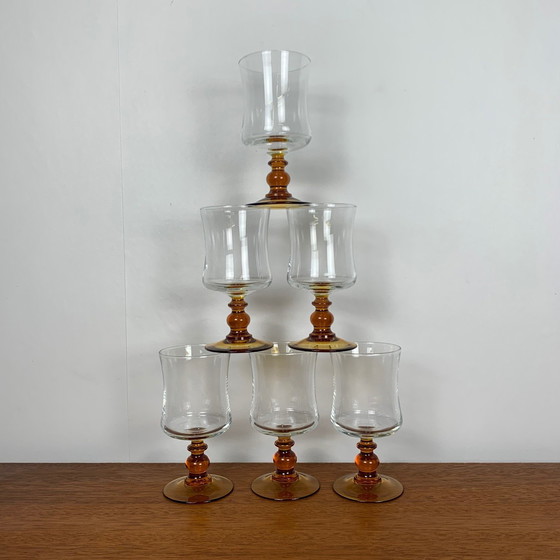 Image 1 of Ensemble de 6 verres à eau à pied ambré, France