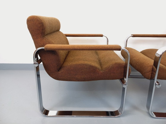 Image 1 of Een paar vintage Eero Aarnio fauteuils voor Framac, uitgevoerd in stof en chroom, uit de jaren 60 en 70.