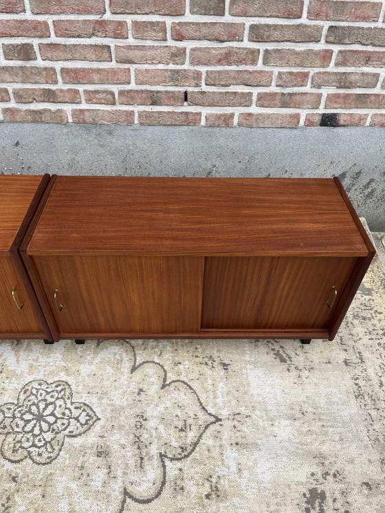 Image 1 of Mobile TV basso vintage in teak, un modello davvero fantastico con 4 ante scorrevoli.