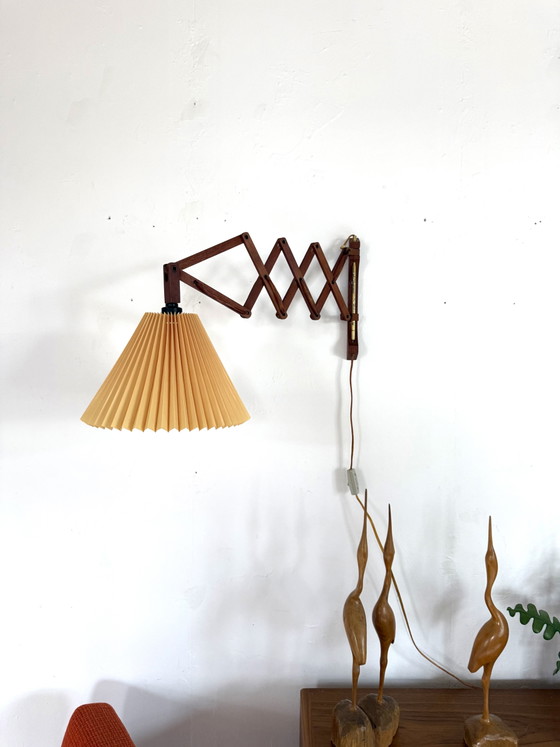 Vintage Danish Teak Scissor Lamp '60 – Wall lights, Wood, Plastic (photo 2 of 12)