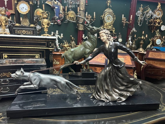 Art Deco sculptuur van vrouw met hond, Beeldhouwkunst, Brons, Marmer, Zilver (foto 2 van 6)