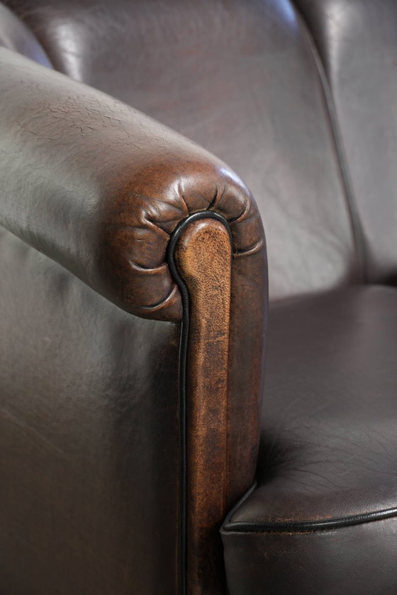 Prachtige set van een schapenleren bankstel samen met zijn bijpassende clubfauteuil met een luxe voorkomen (photo 9 of 22)