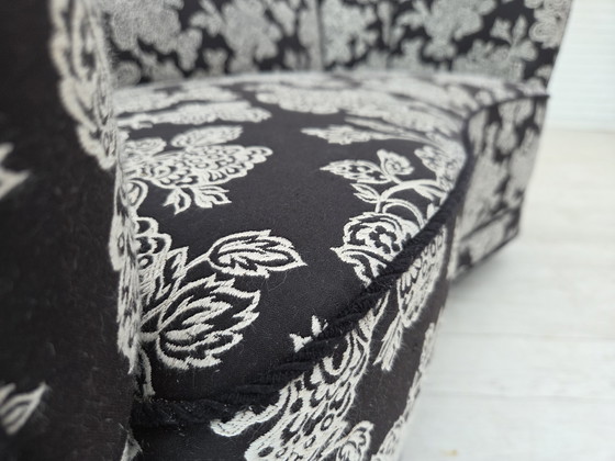 Image 1 of Canapé danois "Banan" 2 places des années 1960, tissu noir et blanc, bois de hêtre