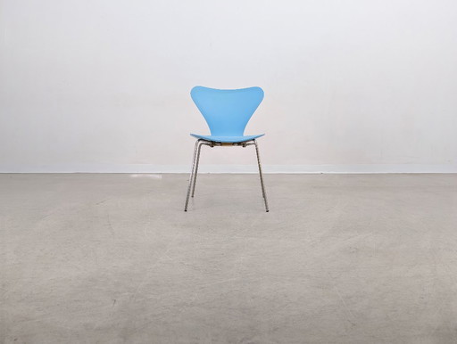 Fritz Hansen Series 7 Chair Light Blue 3107 Chair Arne Jacobsen