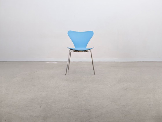 Image 1 of Fritz Hansen Series 7 Chair Light Blue 3107 Chair Arne Jacobsen