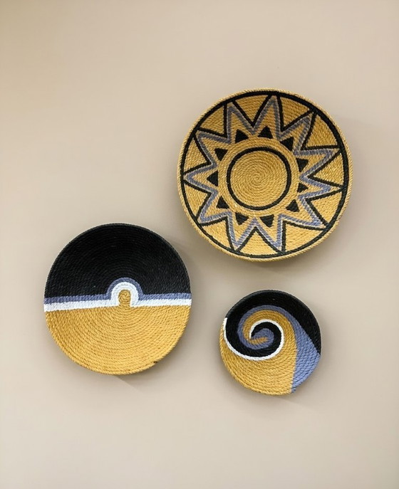 Image 1 of (W021) Autentico trio di piatti da parete Zulu – Arte tessuta a mano dal KwaZulu-Natal