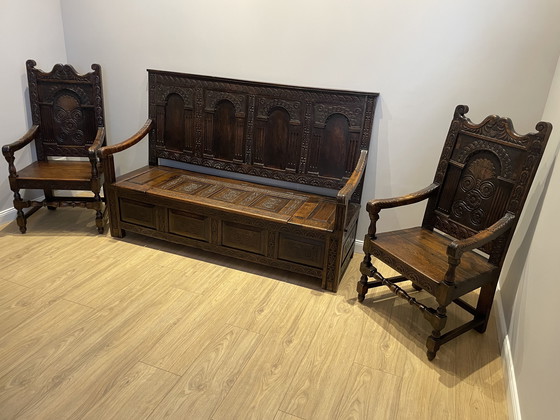 Image 1 of Engelse kasteelbank met eethoek en fauteuils 