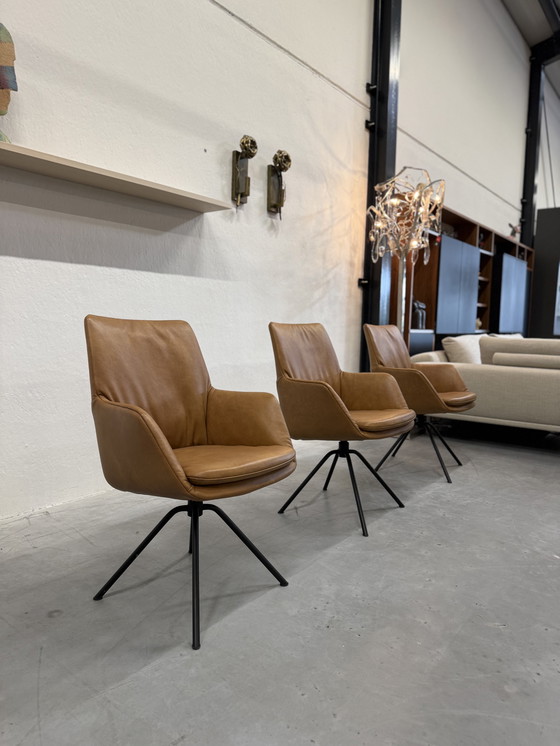 Image 1 of 6 L'avenir Rhode Turn chaises de salle à manger cuir brun