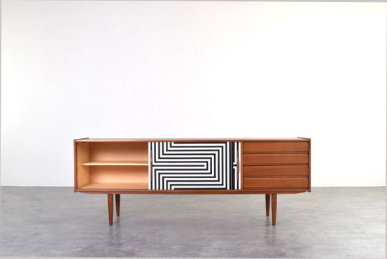 Credenza danese in teak dipinta a mano, stile Op Art, anni '60. – Credenze, Wood (photo 3 of 16)
