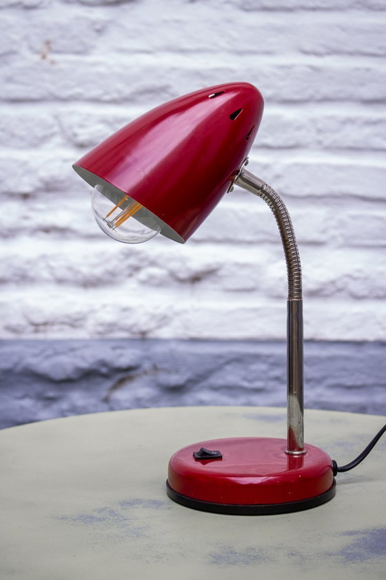 Image 1 of Retro-Schreibtischlampe in Dunkelrot, inspiriert vom Weltraumzeitalter / Massive