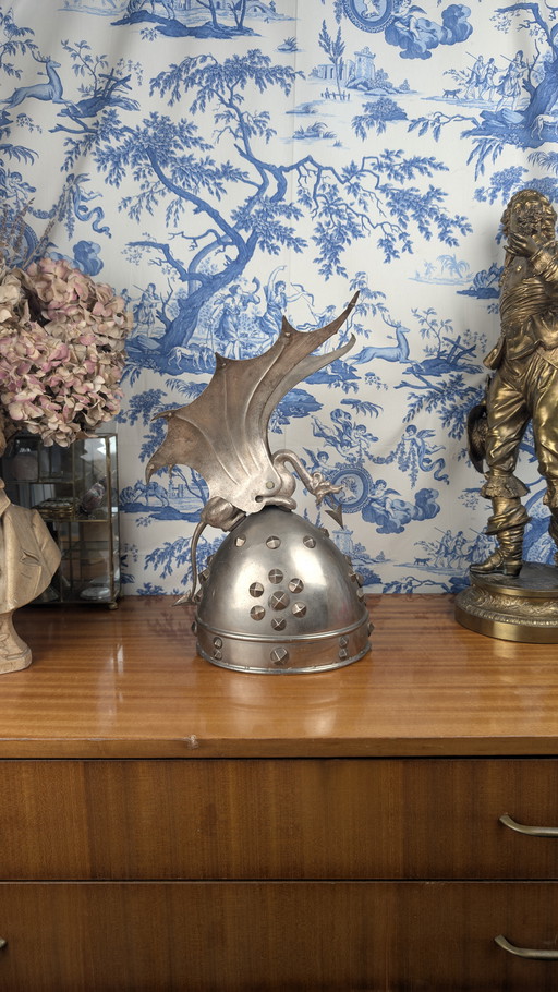 Casque fantastique en métal de Sigurd au Dragon, accessoire d'Opéra du XIXème