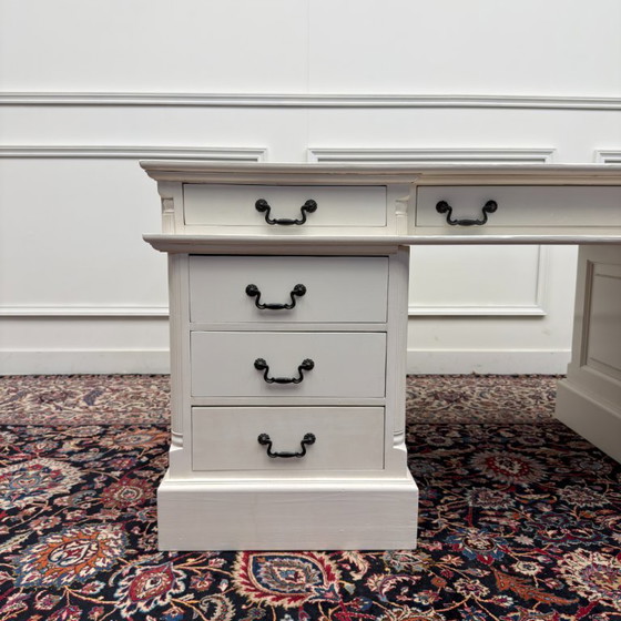 Klassiek Engels Wit Bureau – Leather, Metal (photo 9 of 20)