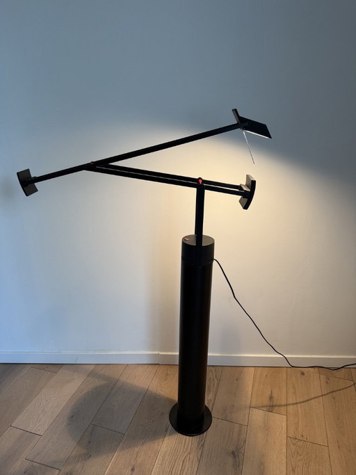 lampe TIZIO Artemide italian design Starck Richard Sapper Memphis