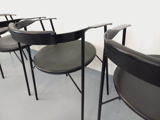 Image 1 of Set di 4 poltrone vintage di design italiano in metallo nero e similpelle nera degli anni '80