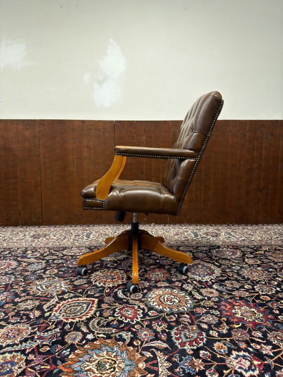 Sedia da ufficio Chesterfield inglese President Chair Marrone scuro – Sedie da ufficio, Leather, Wood (photo 3 of 7)