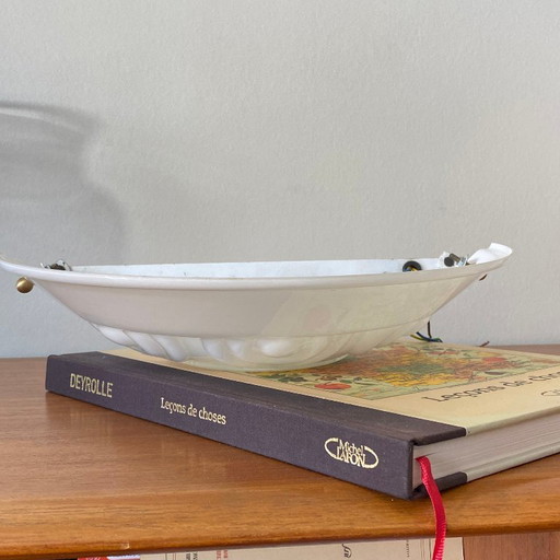 Wandleuchte aus Opalglas, Halbbecken