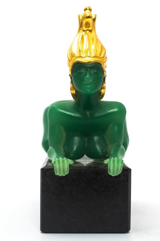 Image 1 of Prof. Fuchs, Ernst - Wiener Sphinx - polymerer Kunstguss auf Marmorsockel, teilvergoldet, signiert