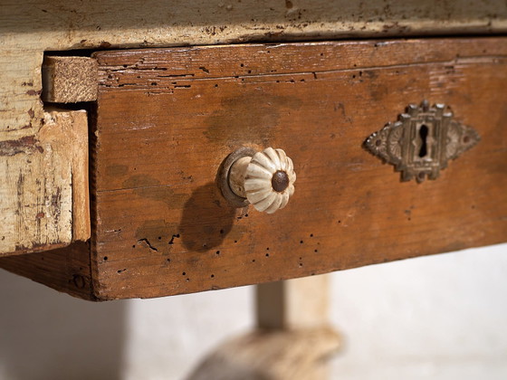 Antiker weißer niedriger Beistelltisch (ca. 1920), Esstische, Holz, Keramik (Foto 44 von 49)