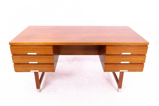 Teak Desk, Eigil Petersens Mobelfabrik, Denmark, 1960s.