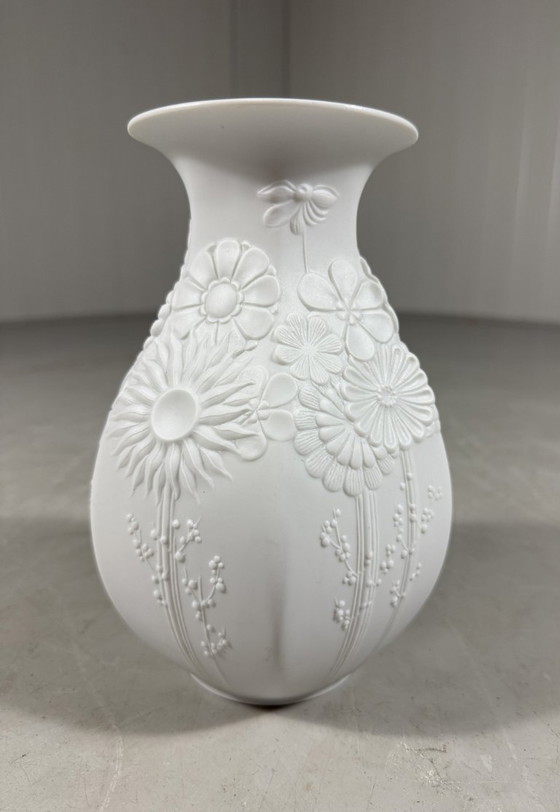 Vase en porcelaine AK Kaiser White Biscuit, années 1960 – Vintage (photo 8 of 12)