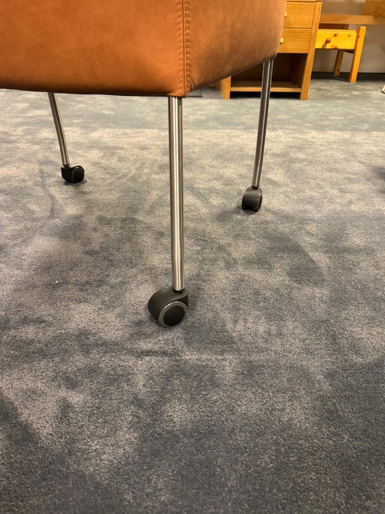 Image 1 of HOLA. Sillón de diseño en cuero y tela.