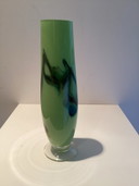 Vaso vintage soffiato a mano in colori vivaci.
