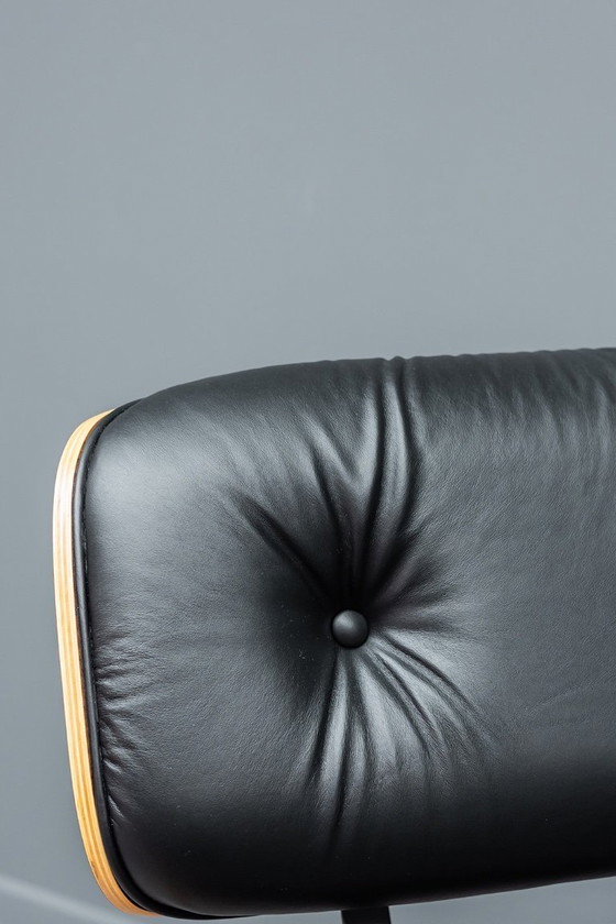 Image 1 of Sillón Eames + otomana