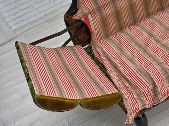 Image 1 of Deense tweepersoons slaapbank/bank met neerklapbare armleuningen uit de jaren 30, bekleed met groen meubelvelours.