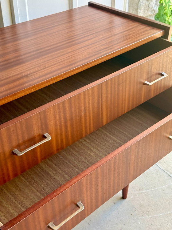Kirschfarbene Holzkommode – Kommoden, Metal, Wood (photo 6 of 18)