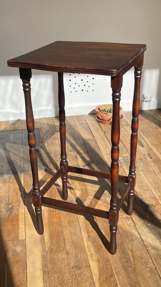 Image 1 of Comodino alto in stile legno tornito