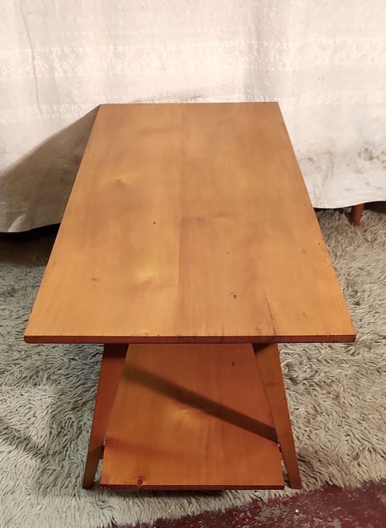 Image 1 of Couchtisch aus Massivholz mit ausgestellten Beinen – Mitte des 20. Jahrhunderts
