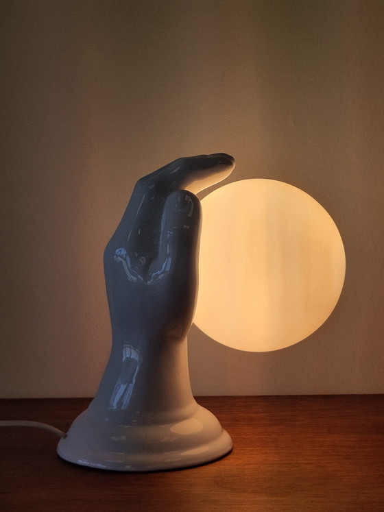 Image 1 of Lámpara de pared esférica de cerámica en la mano