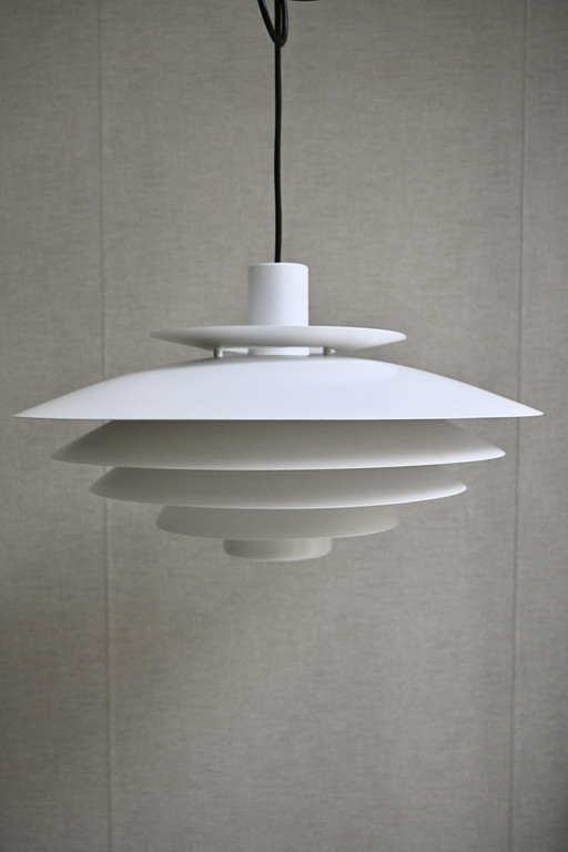Lampada a sospensione danese di design, anni '70, forma 45 cm di diametro.