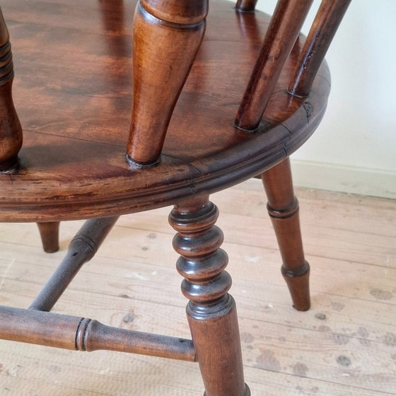 Antiek Houten Windsor Stoel met een ronde zitting en sierlijke spijlen – Fauteuils, Wood (photo 6 of 7)