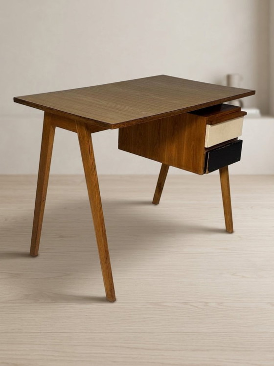 Schrijftafel, houten bureau uit het midden van de 20e eeuw, ontworpen door Robin Day, jaren 1950, Verenigd (photo 8 of 8)