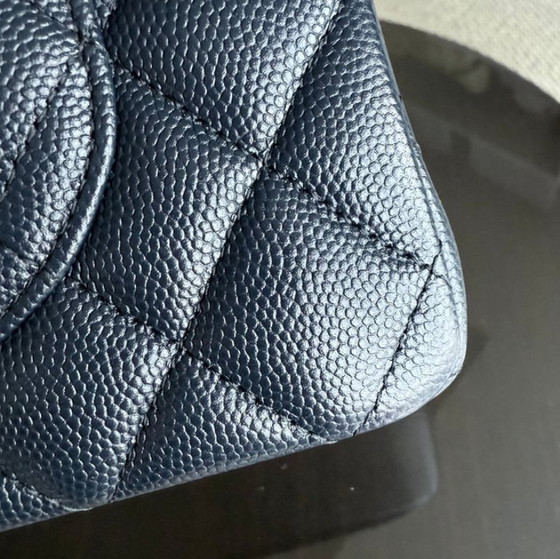 Image 1 of Chanel Classic Flap Small - Caviar 23CM Gewatteerd Donker Middernachtblauw Gouden Hardware Serie 27