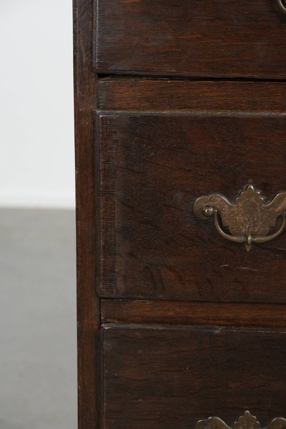 Image 1 of Commode ancienne anglaise en chêne, subtile, datant du XVIIIe siècle